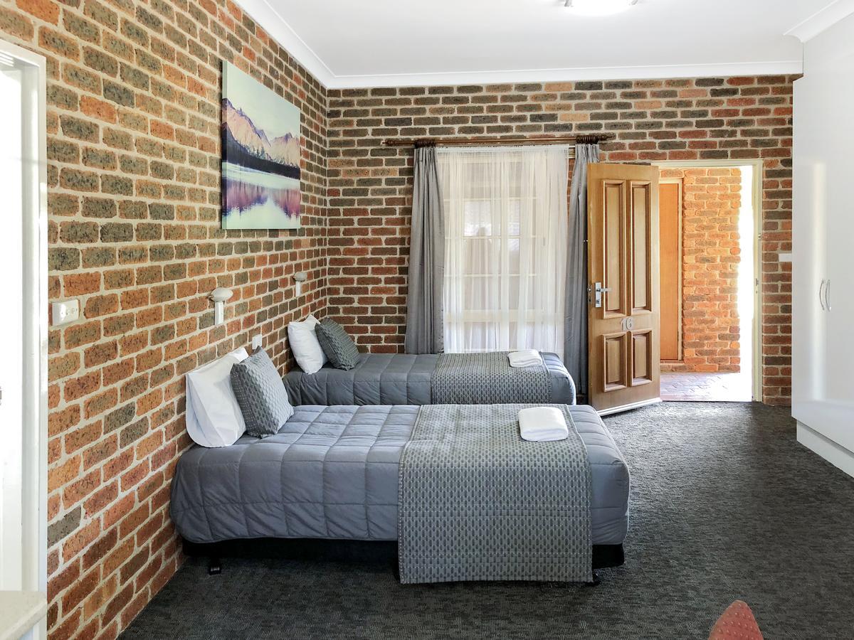Leeton Heritage Motor Inn Экстерьер фото