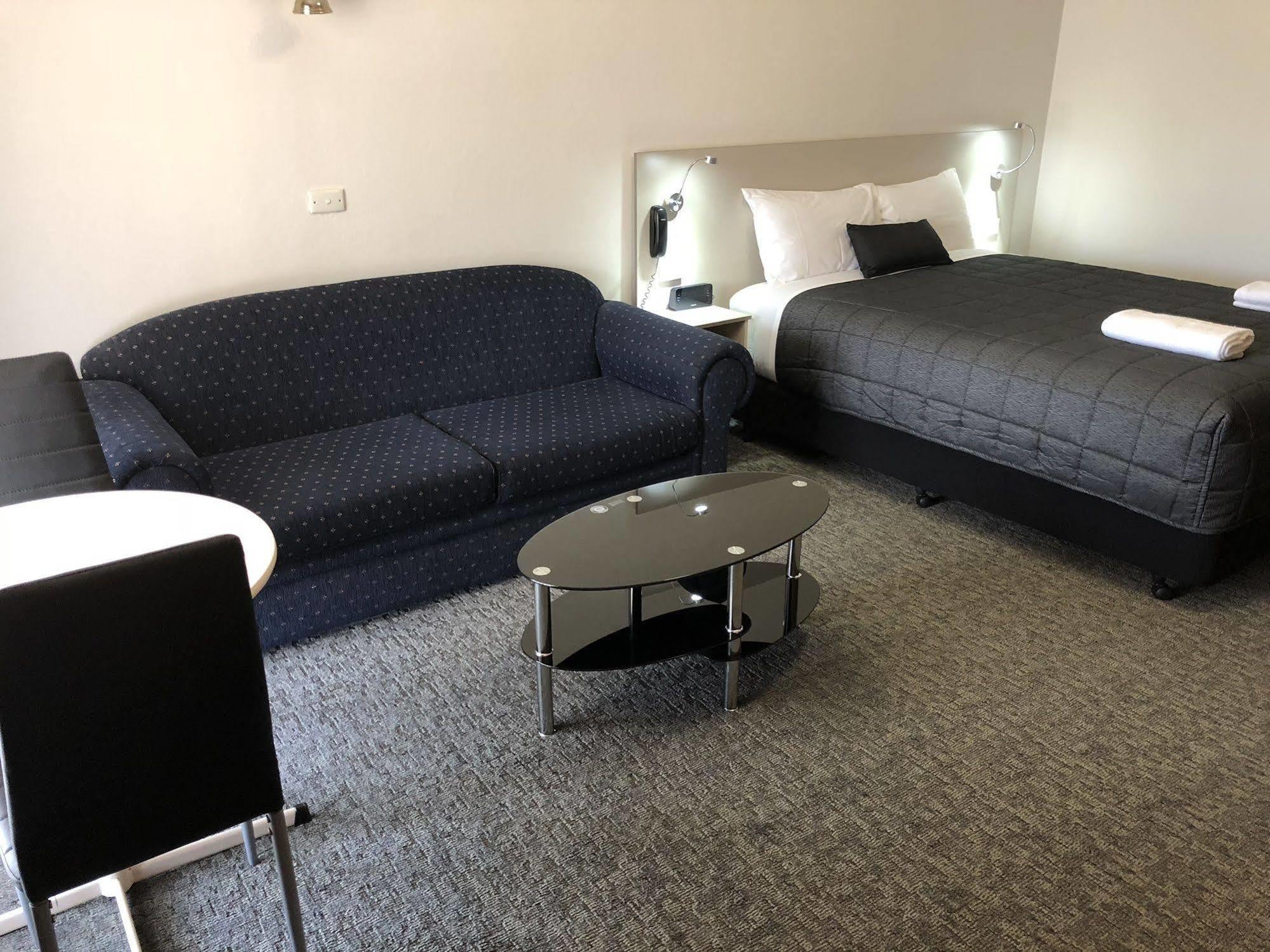Leeton Heritage Motor Inn Экстерьер фото