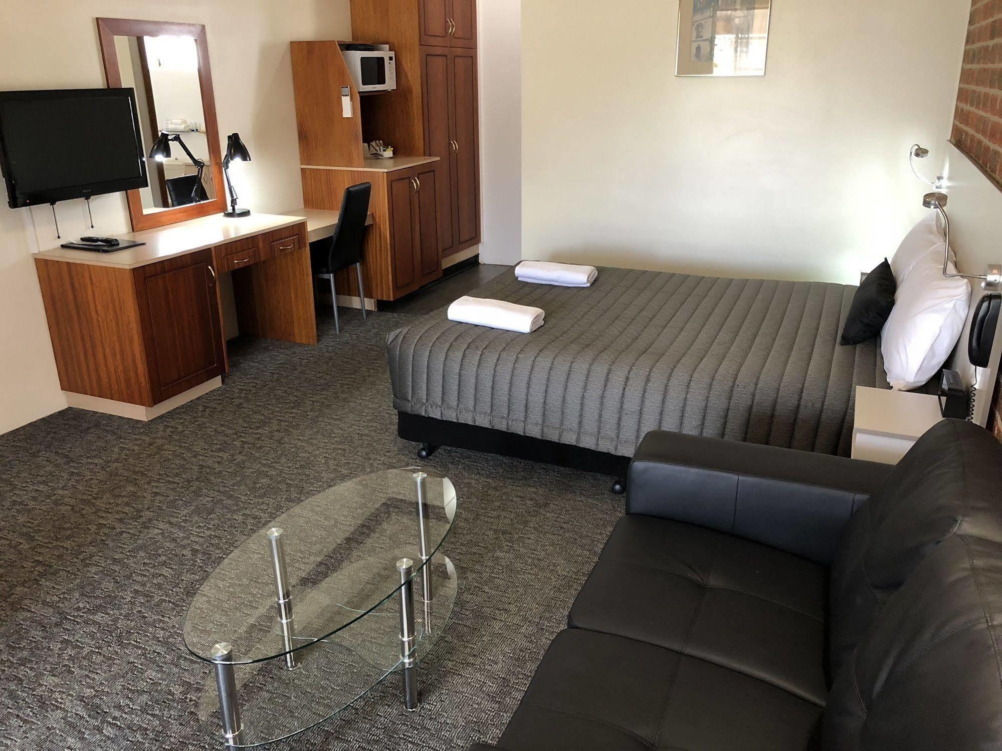 Leeton Heritage Motor Inn Экстерьер фото